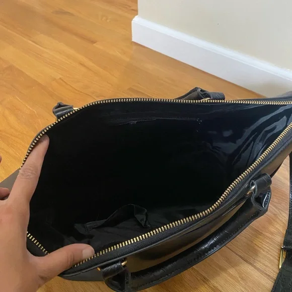 Black leather bag with top handle and removable crossbody strap/black with gold - Picture 7 of 7